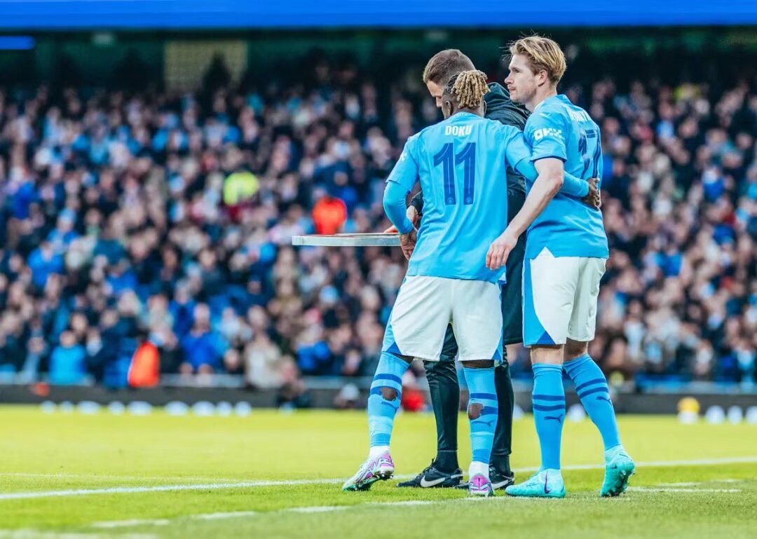 杜兰特关键中投命中，全场欢呼