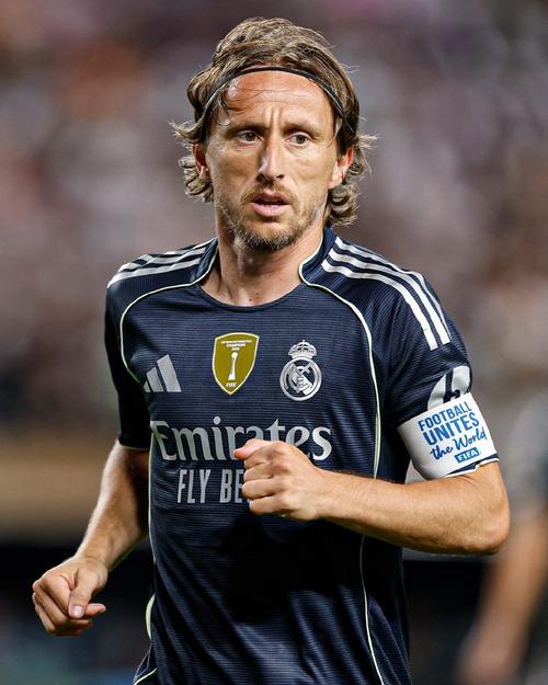 杜克兰特连续得分，全队士气高涨