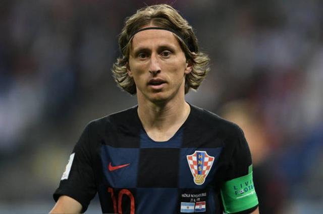 巴萨严打黄牛，追捕323起法兰克福球迷转售案件！